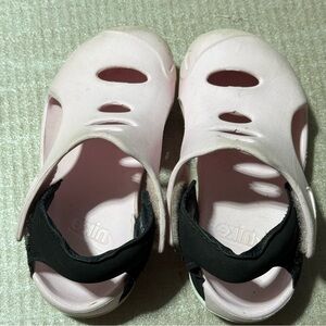 Nike Kids Pink Black Sandals Size 9.5 Toddler Outdoor Suede Straps Casual School
